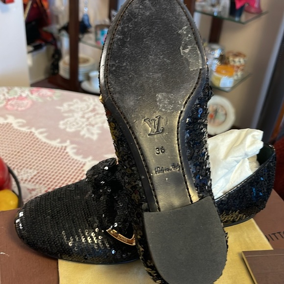 This shoes was giving to me - Picture 3 of 5